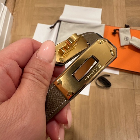 Hermes Kelly 18 Belt Etoupe Epsom leather with gold hardware - Picture 3 of 14